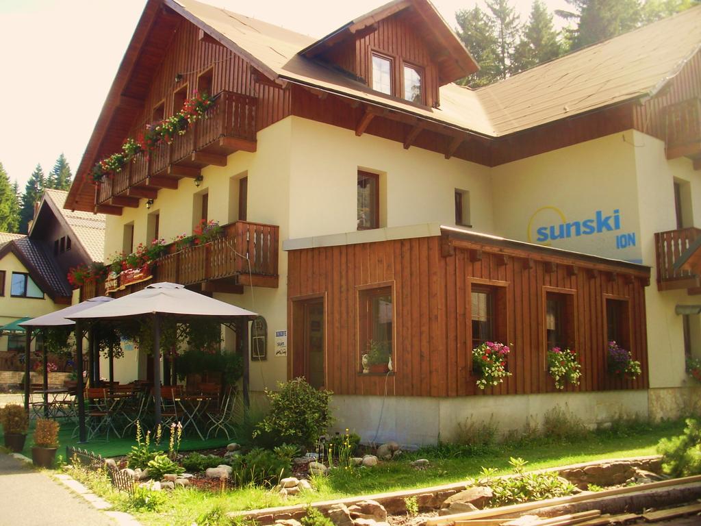 Penzion Sunski Hotel Harrachov Ngoại thất bức ảnh